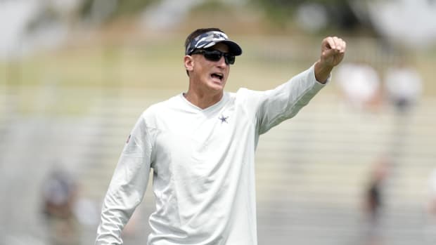 Jul 27, 2022; Oxnard, CA, USA; Dallas Cowboys quarterbacks coach Doug Nussmeier gestures during training camp at the River Ridge Fields. Mandatory Credit: Kirby Lee-USA TODAY Sports